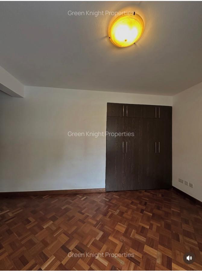 4 Bed House with En Suite in Lavington - 12