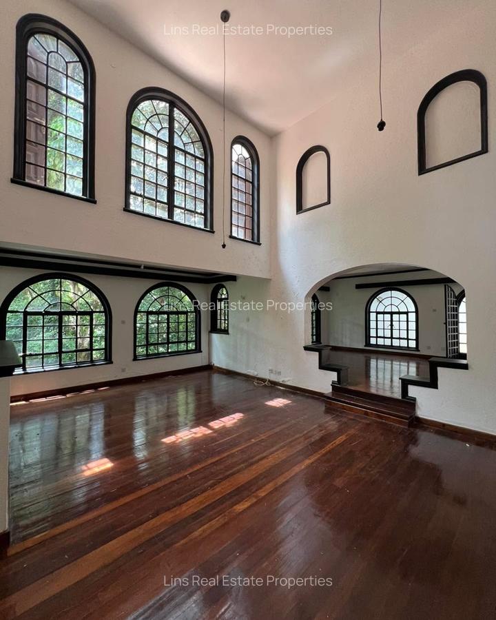 4 Bed Townhouse with En Suite in Riverside - 2