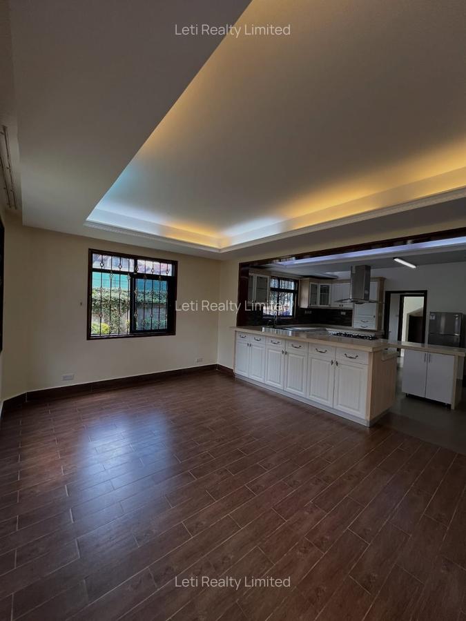 5 Bed Townhouse with En Suite in Lavington - 3