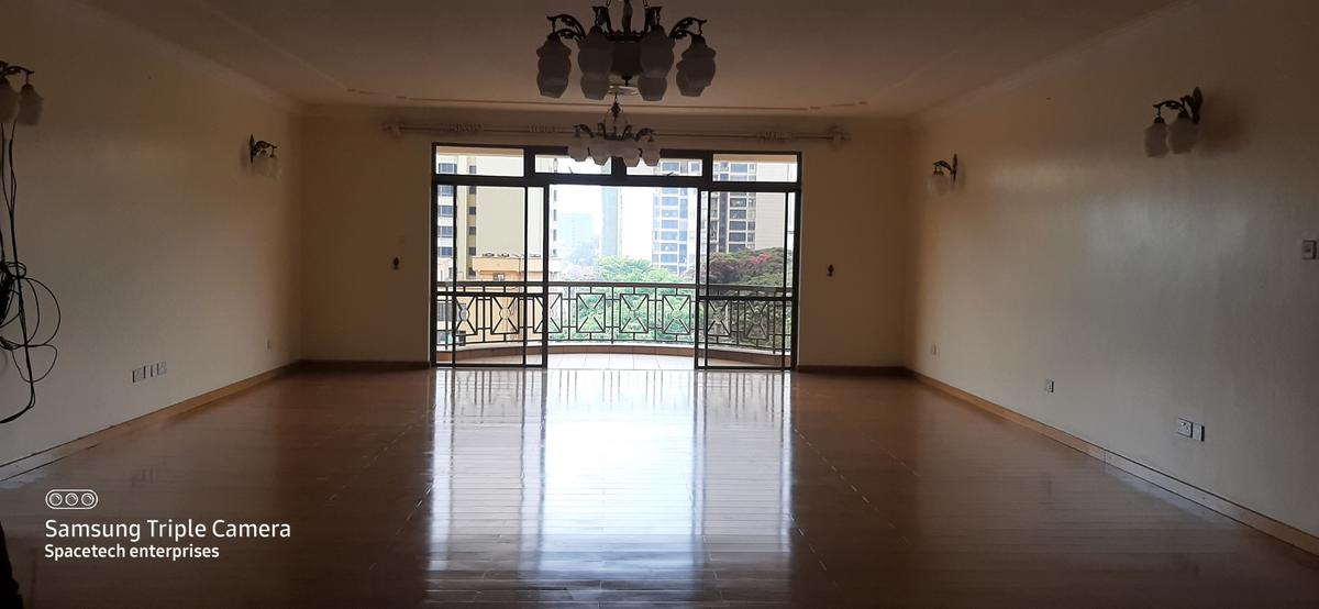 3 Bed Apartment with En Suite in Parklands - 20