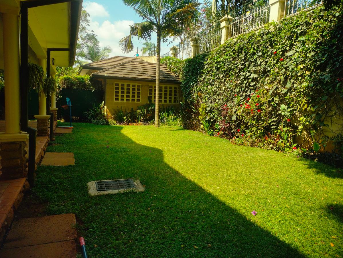 5 Bed Townhouse with Garden in Lavington - 7