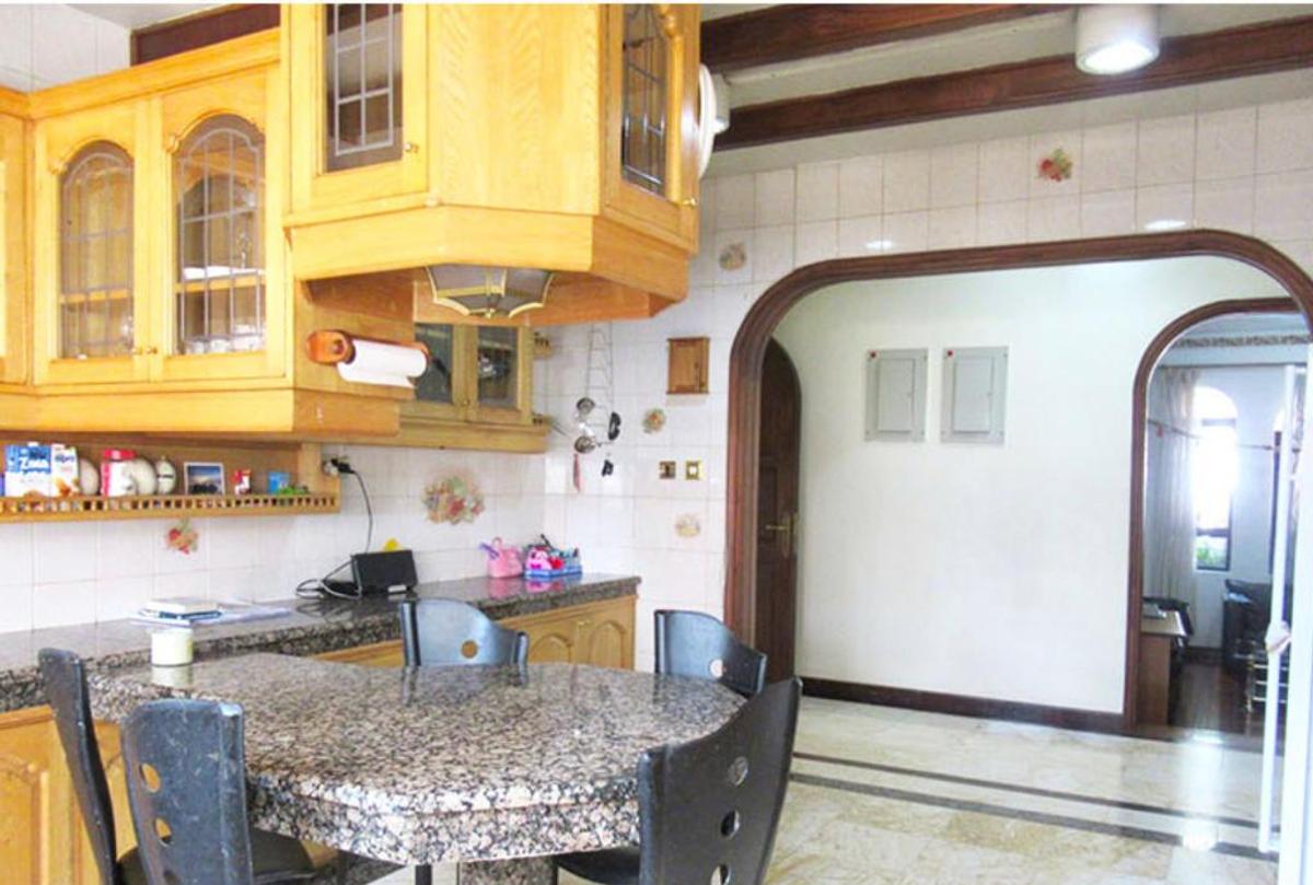 4 Bed Townhouse with En Suite at Off James Gichuru - 8