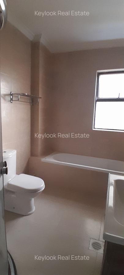 3 Bed Apartment with En Suite at Lavington - 7