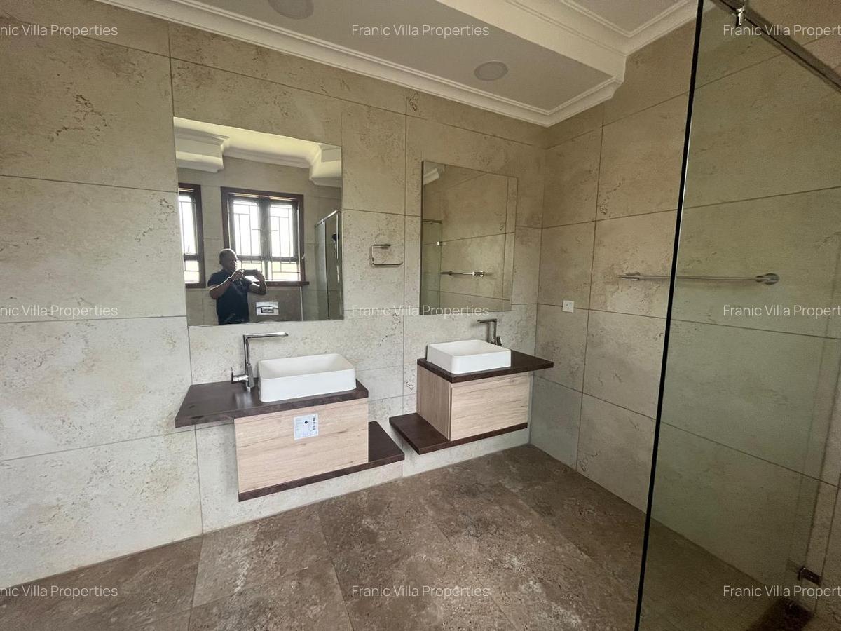 6 Bed Townhouse with En Suite in Lavington - 11