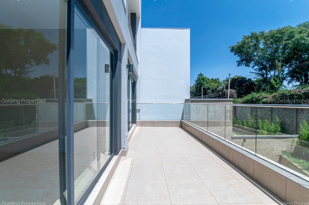 5 Bed Townhouse with En Suite at Westlands - 14