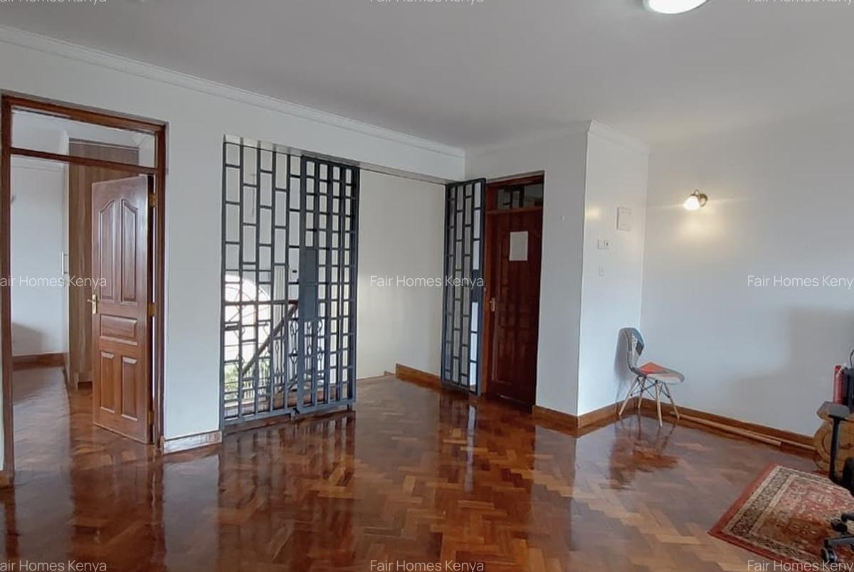 5 Bed Townhouse with En Suite at Kitisuru - 16