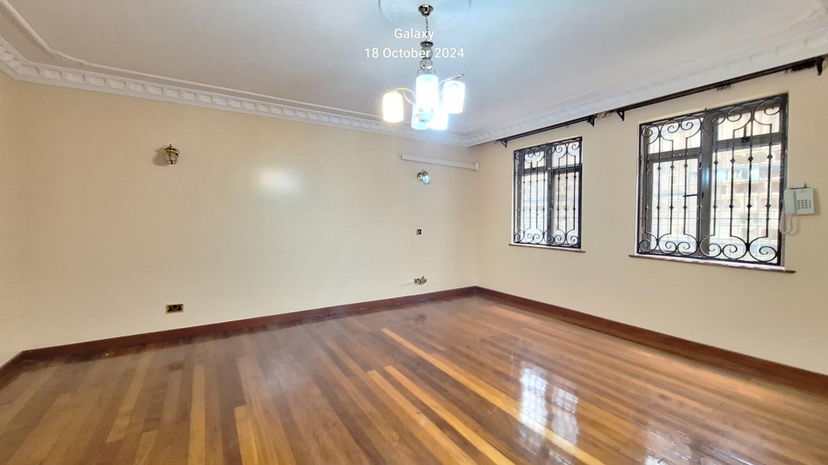 5 Bed Townhouse with En Suite at Mugumo Road - 9