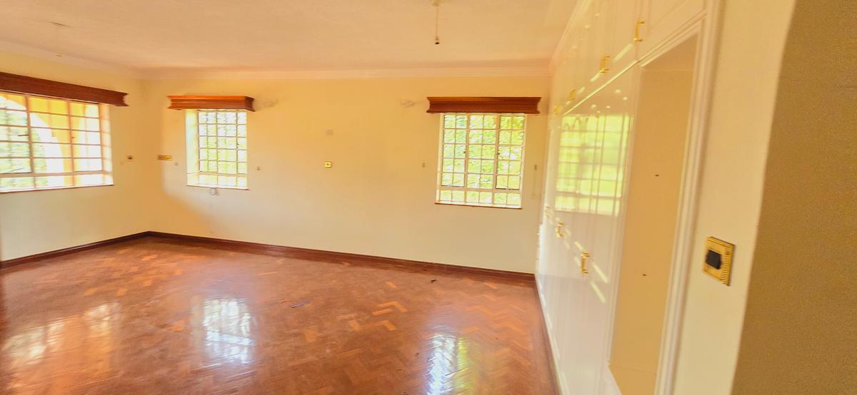 5 Bed House with En Suite at Flem Tree - 20
