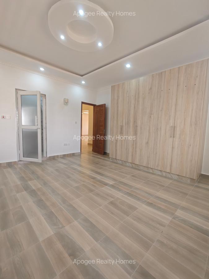 3 Bed Apartment with En Suite at Nairobi - 12
