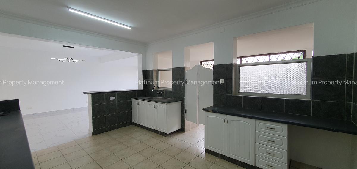 3 Bed Apartment with En Suite in General Mathenge - 5