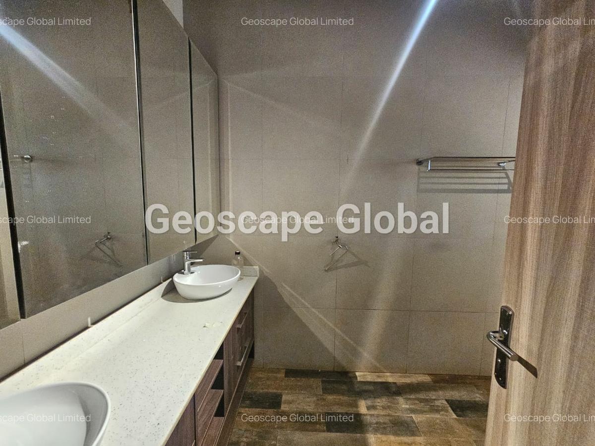 4 Bed House with En Suite in Spring Valley - 4