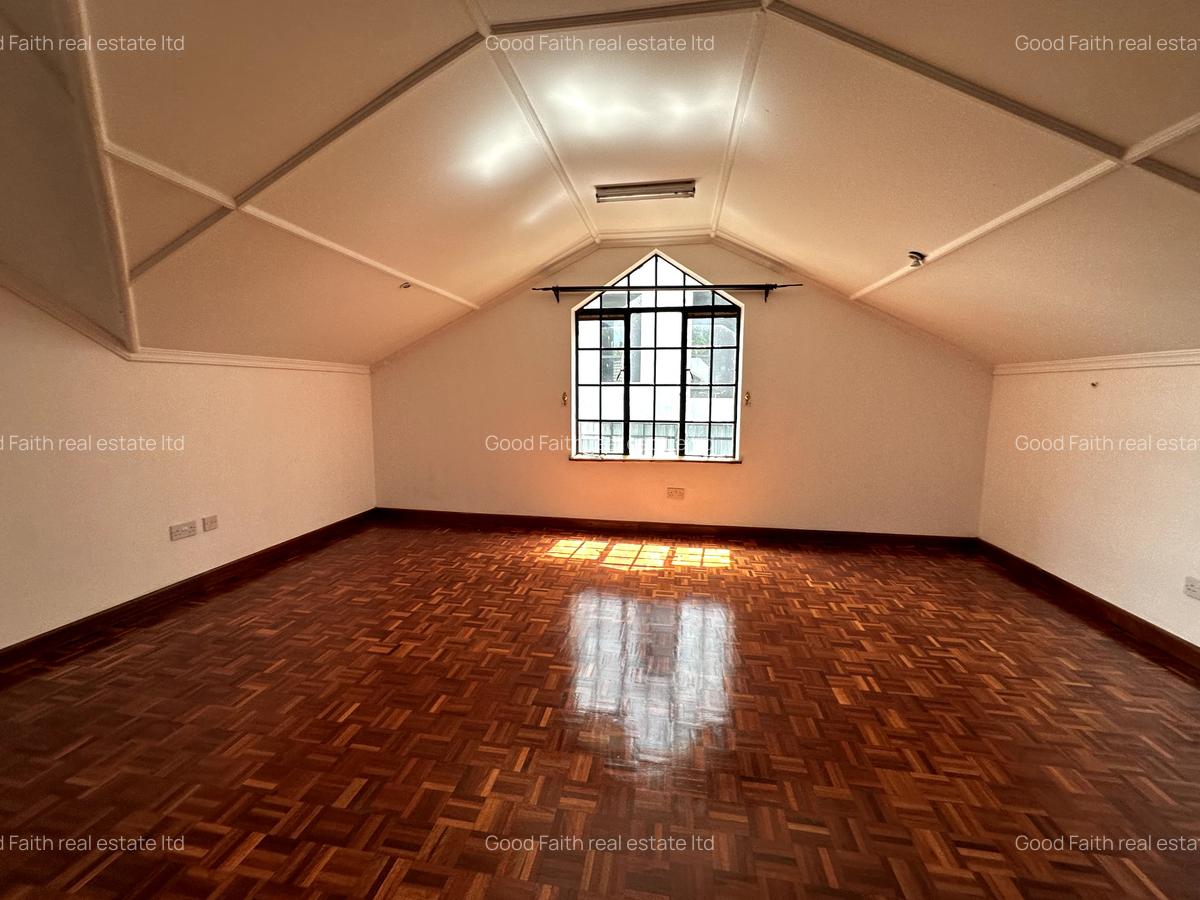 4 Bed Townhouse with En Suite in Lavington - 9