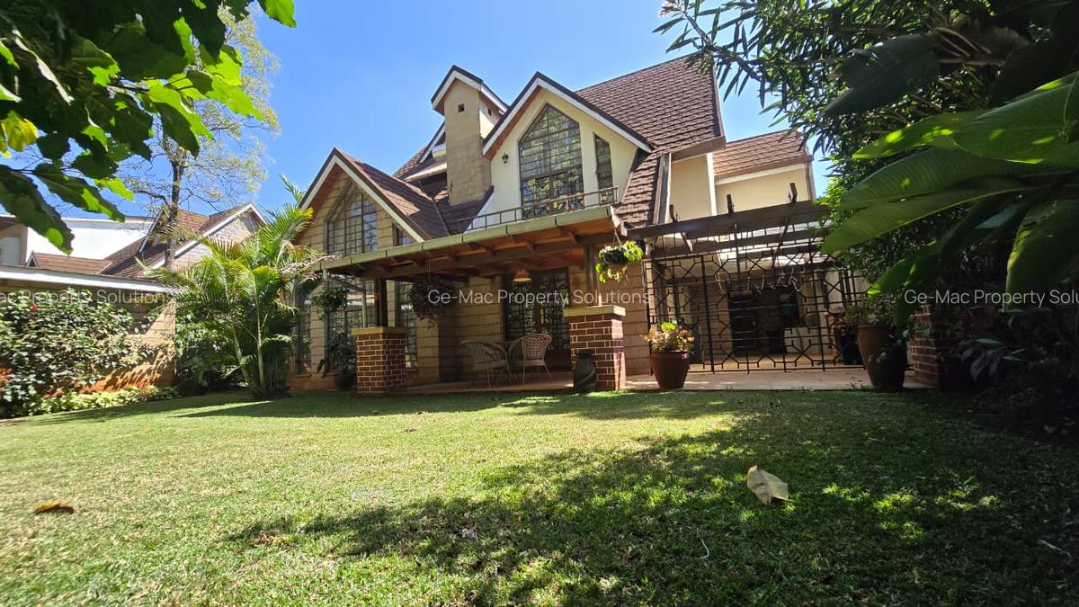 5 Bed House with En Suite in Lavington - 1