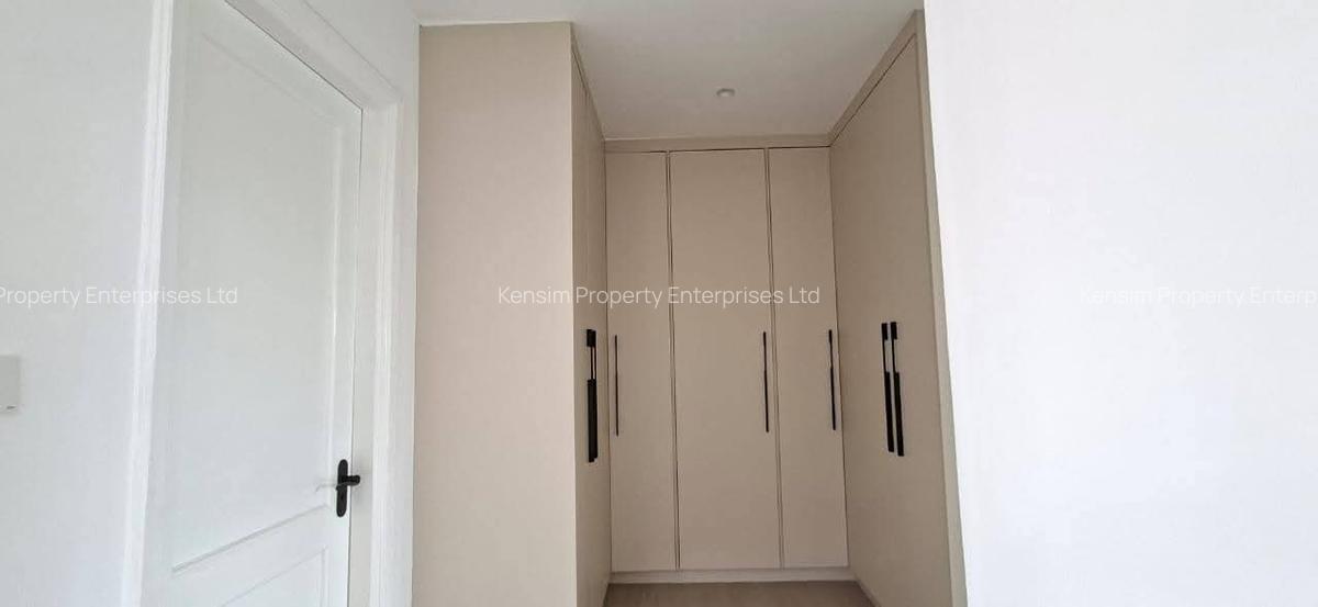 4 Bed Townhouse with En Suite in Brookside - 11