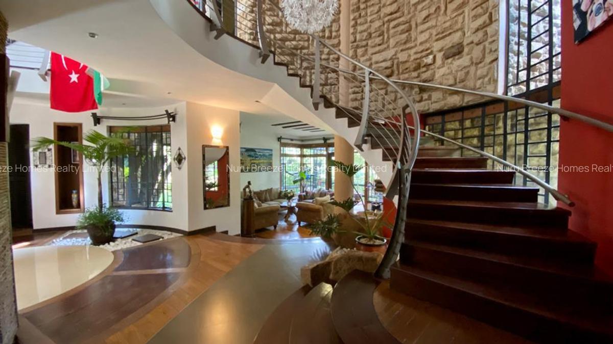 5 Bed Townhouse with En Suite in Lake View - 16