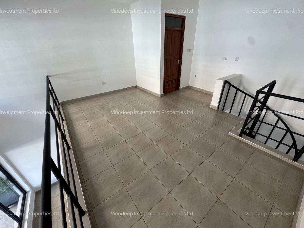 567 ft² Commercial Property with Backup Generator at 1St Parklands - 4