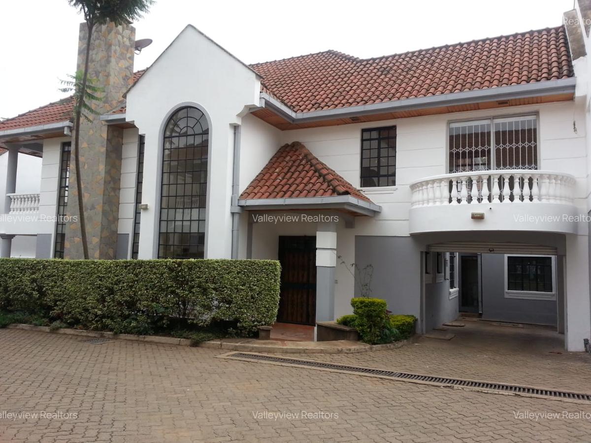 4 Bed Townhouse with En Suite at Lavington - 16