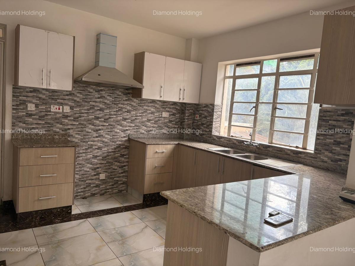 3 Bed Apartment with En Suite in Parklands - 8