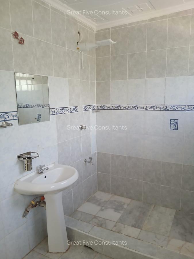 5 Bed Villa with En Suite in Nyari - 18