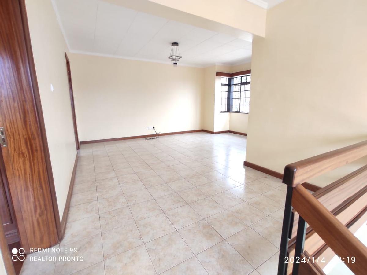 4 Bed Townhouse with En Suite in Lavington - 10