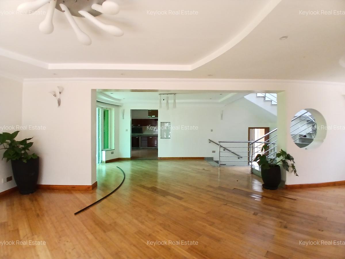 4 Bed Townhouse with En Suite at Riverside Drive - 9