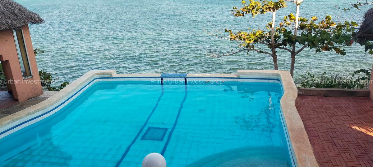 4 Bed Villa with En Suite in Kikambala - 8