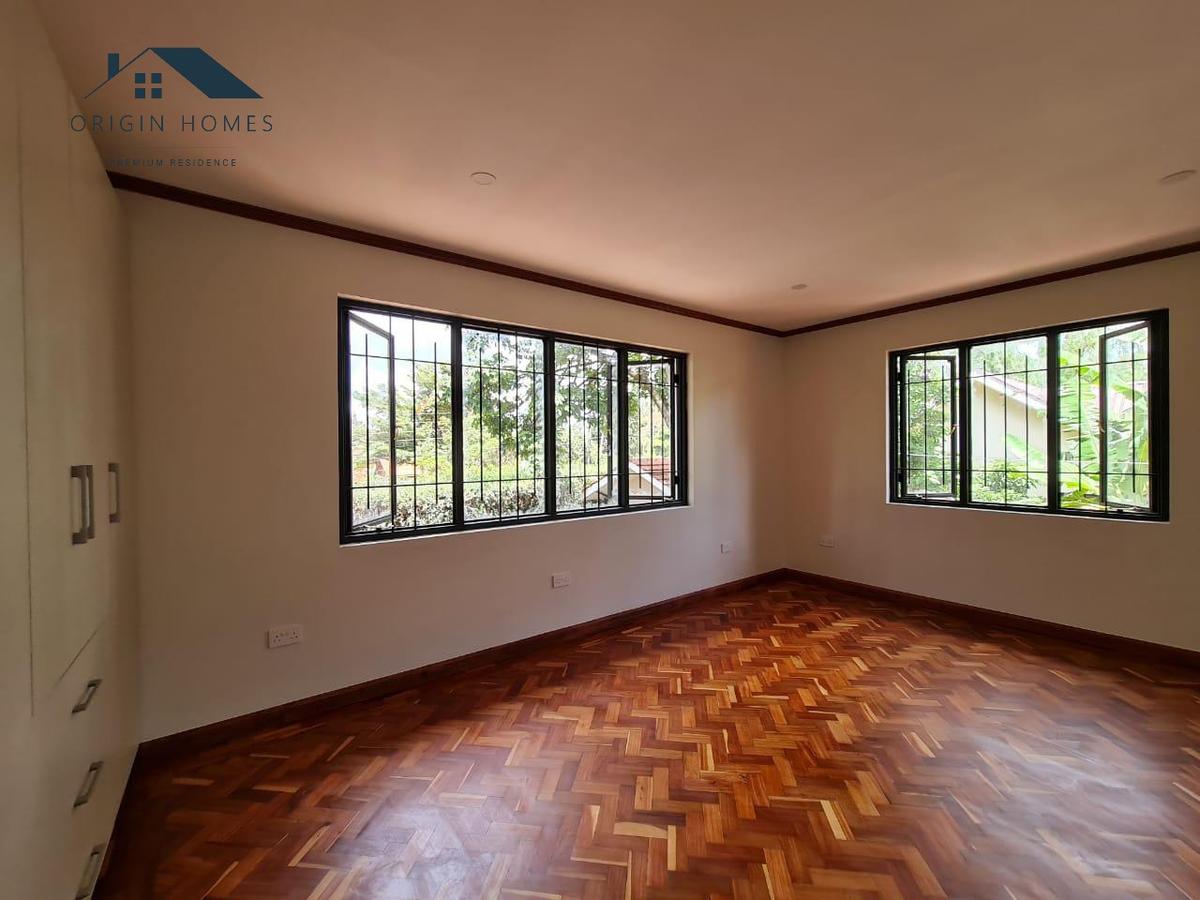 4 Bed House with En Suite at Lavington - 18