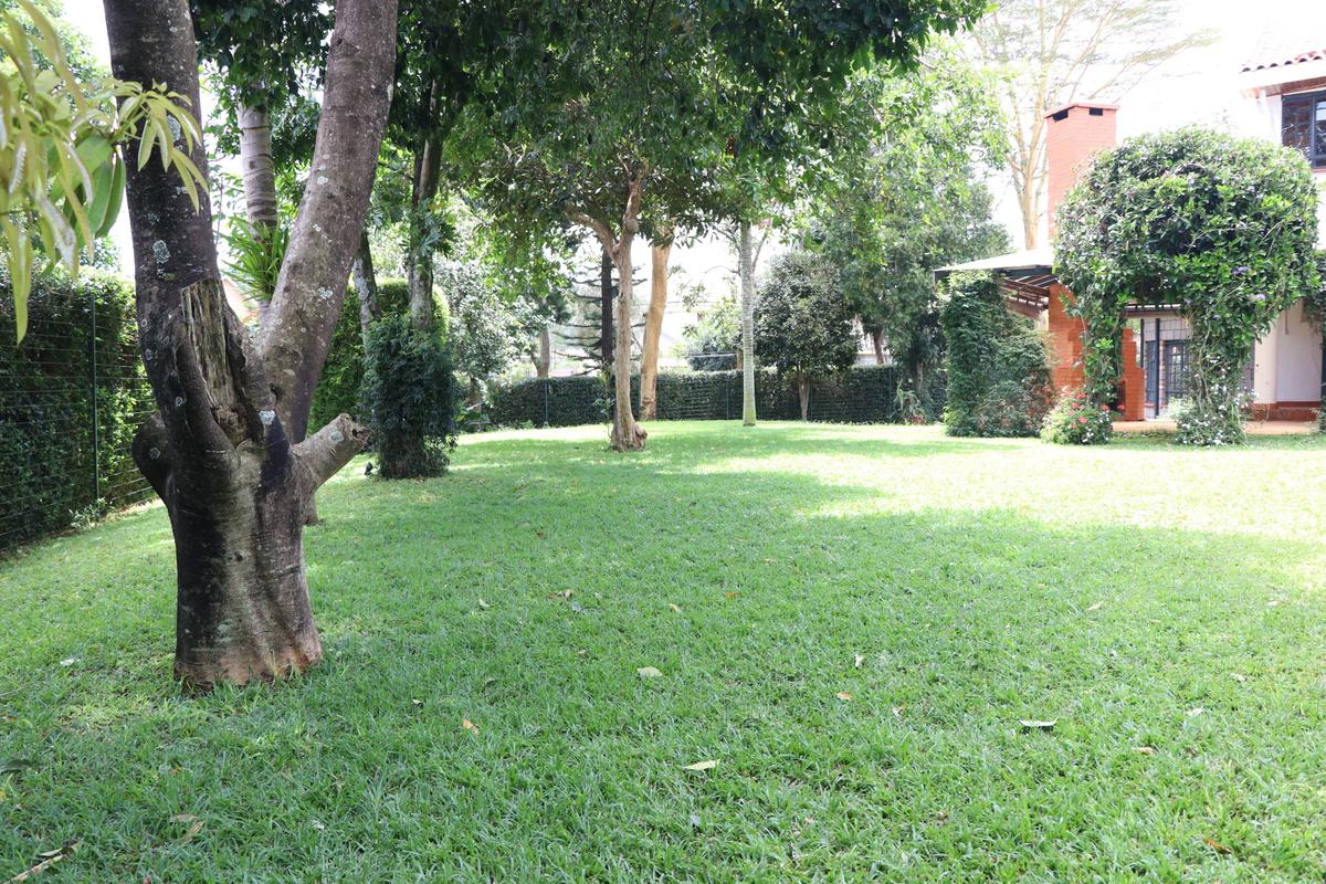 5 Bed House with En Suite in Runda - 18