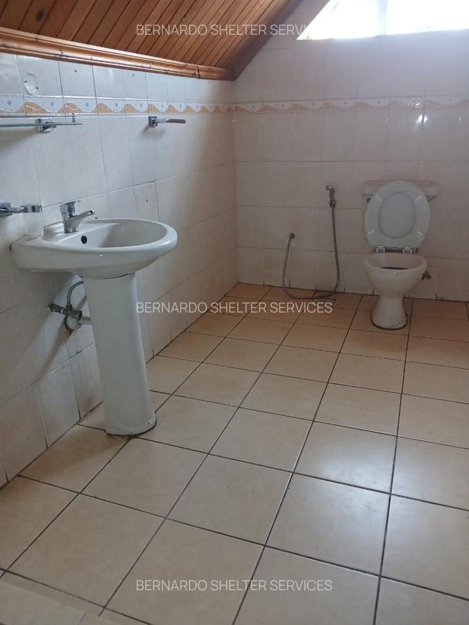 5 Bed House with En Suite at Red Cross - 18