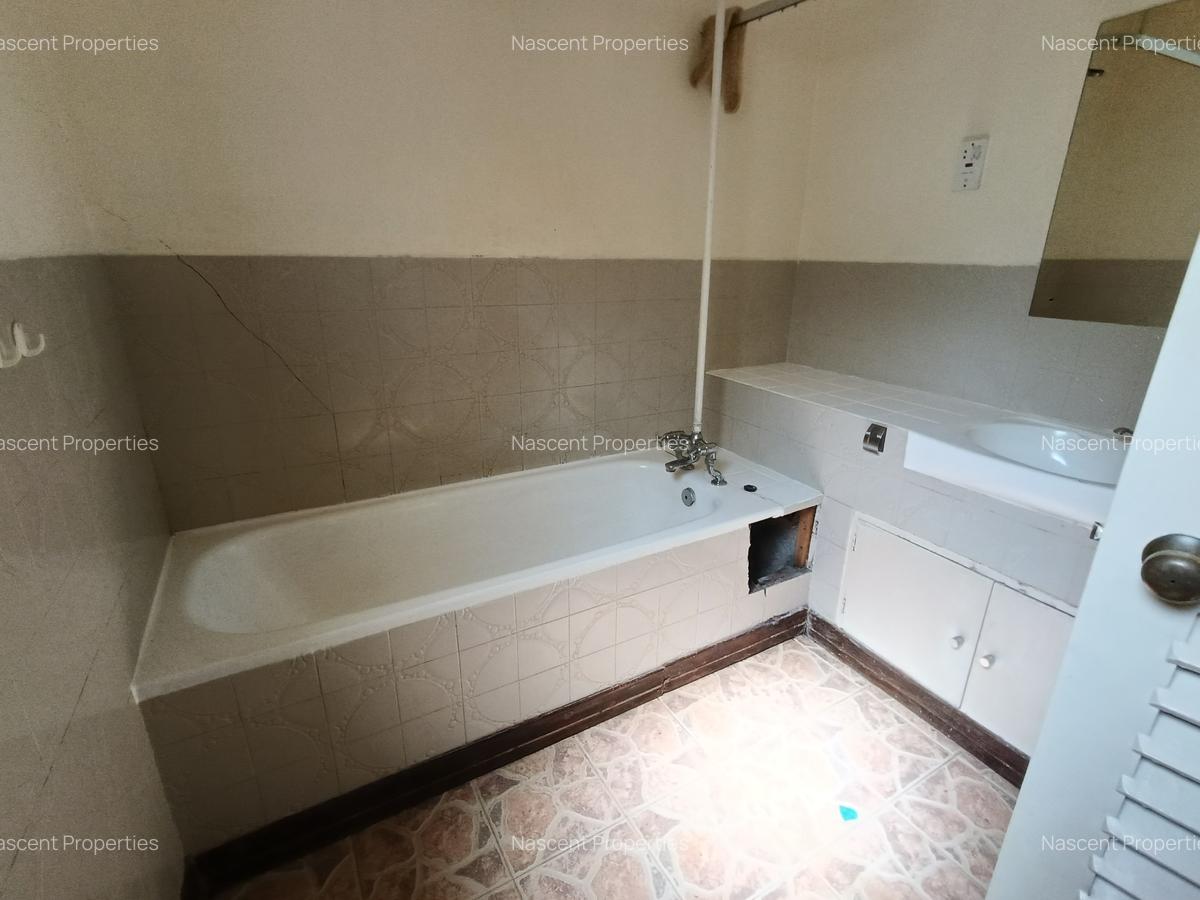 4 Bed House with En Suite in Runda - 12