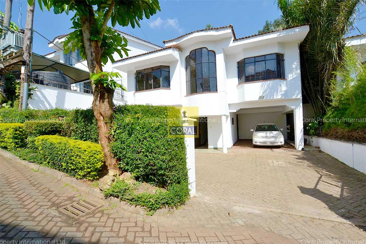 5 Bed Villa with En Suite in Riverside - 1