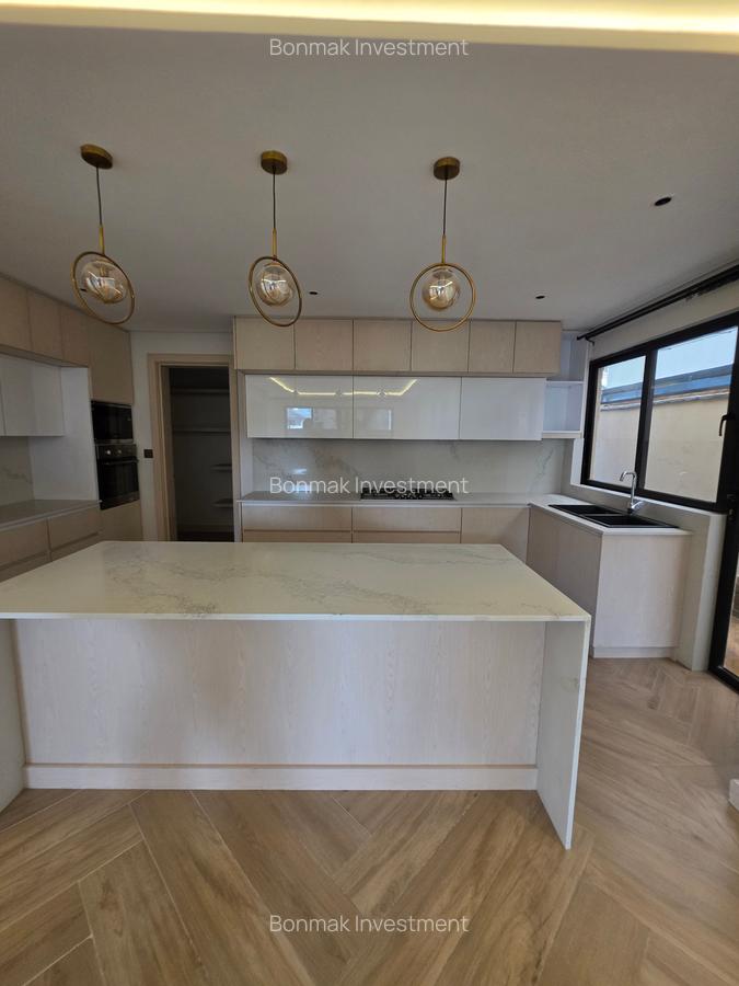 5 Bed Townhouse with En Suite at Convent Drive. - 5