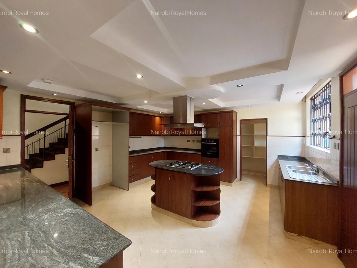 4 Bed House with En Suite at Acacia Drive - 17