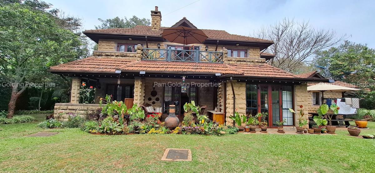 4 Bed Apartment in Windsor - 1