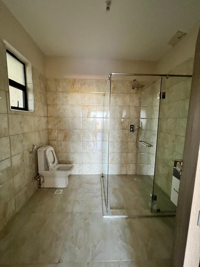 5 Bed Apartment with En Suite in Parklands - 4