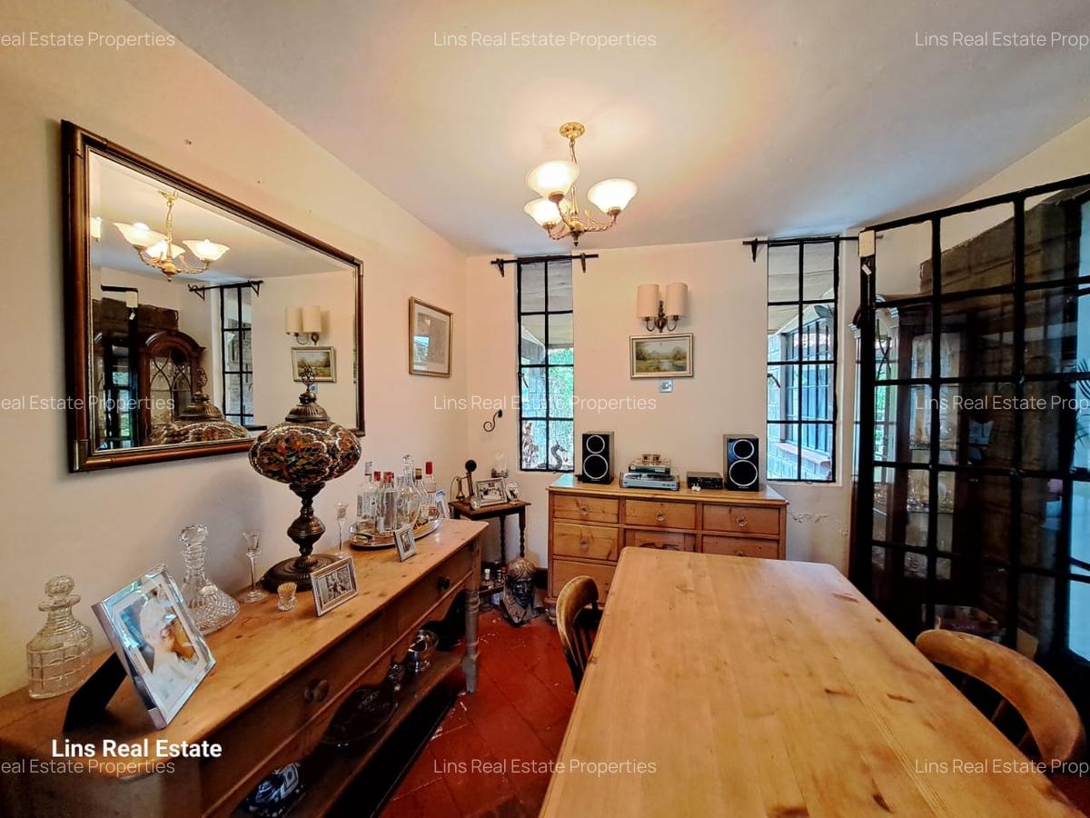 3 Bed House with En Suite in Ridgeways - 10