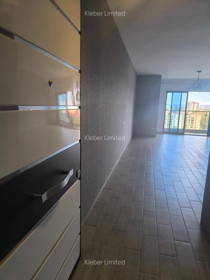 2 Bed Apartment with En Suite in Lavington - 5