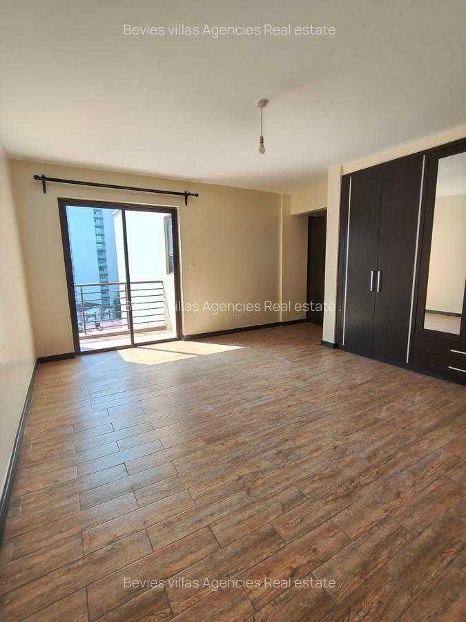 3 Bed Apartment with En Suite at Parklands - 8