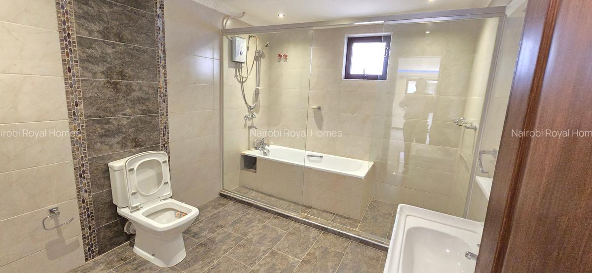 5 Bed Townhouse with En Suite at Lavington Road - 10