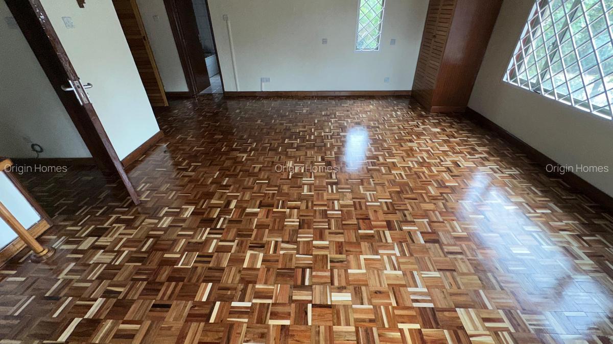 4 Bed House with En Suite at Valley Arcade - 9