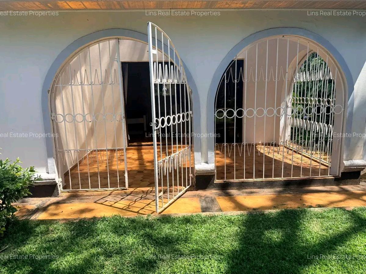 1 Bed House with En Suite in Loresho - 2