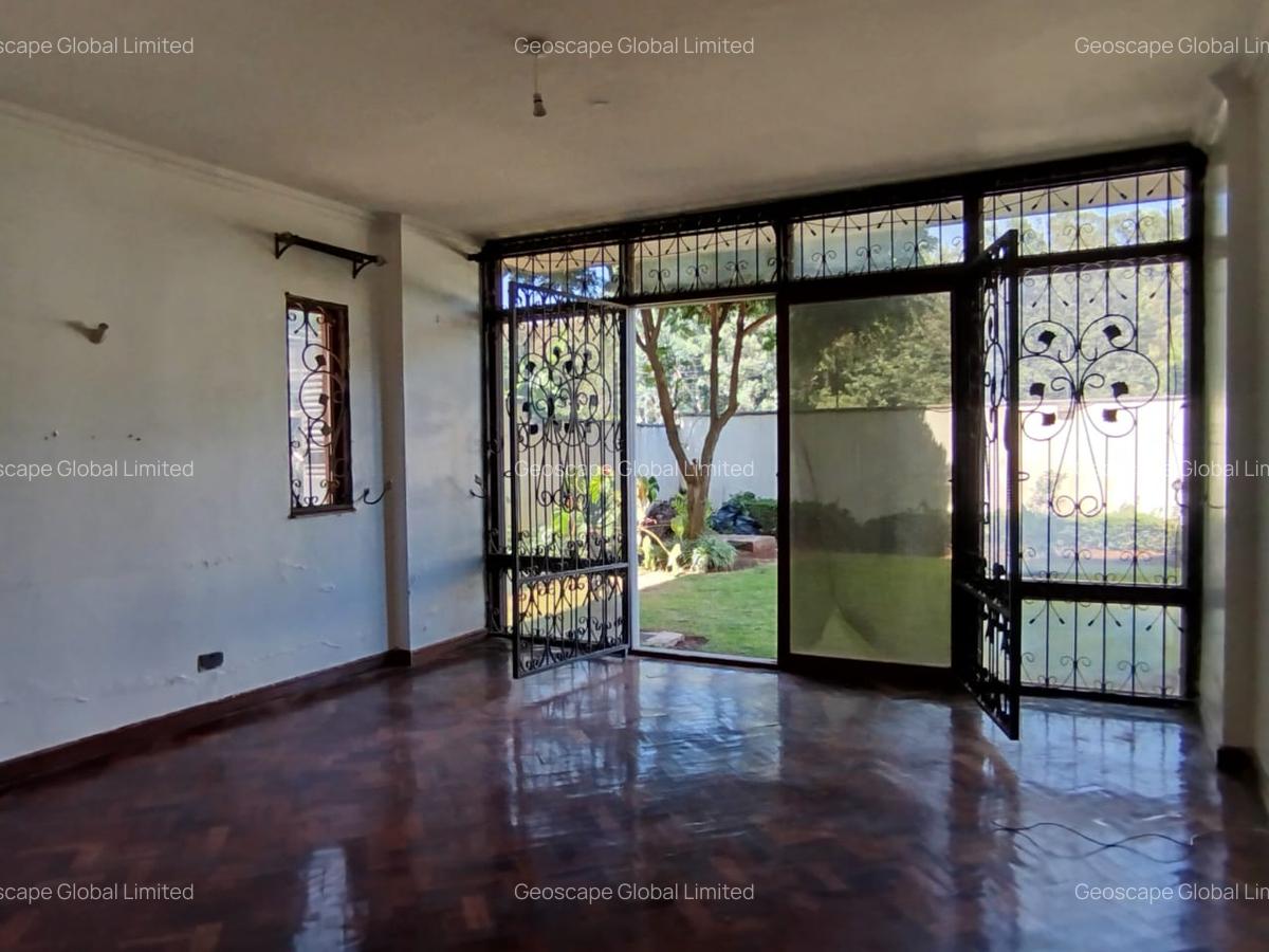 5 Bed House with En Suite in Lavington - 5