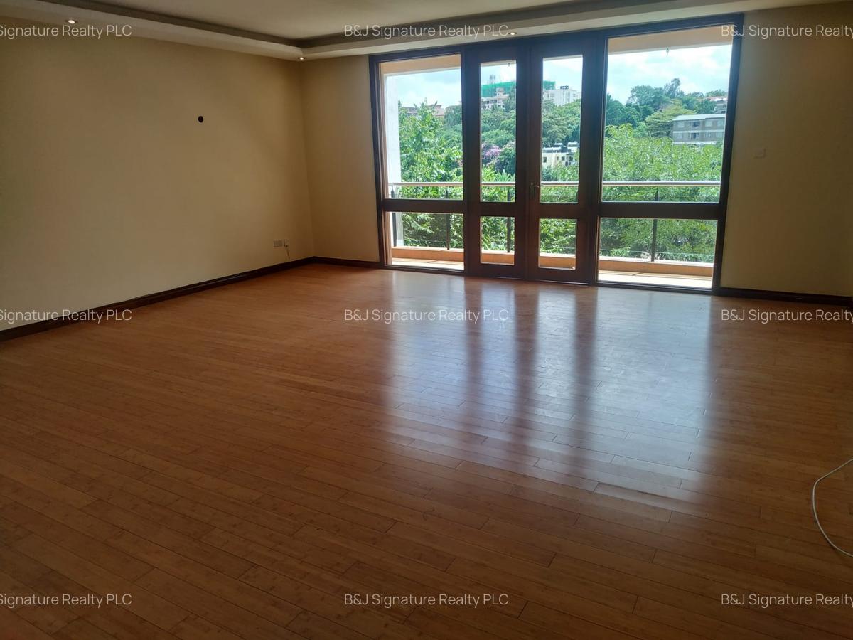 3 Bed Apartment with En Suite in Riverside - 1