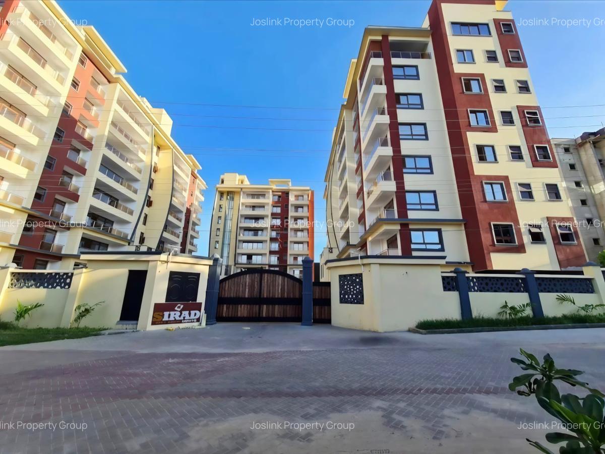4 Bed Apartment with En Suite at Greenwood Drive - 1