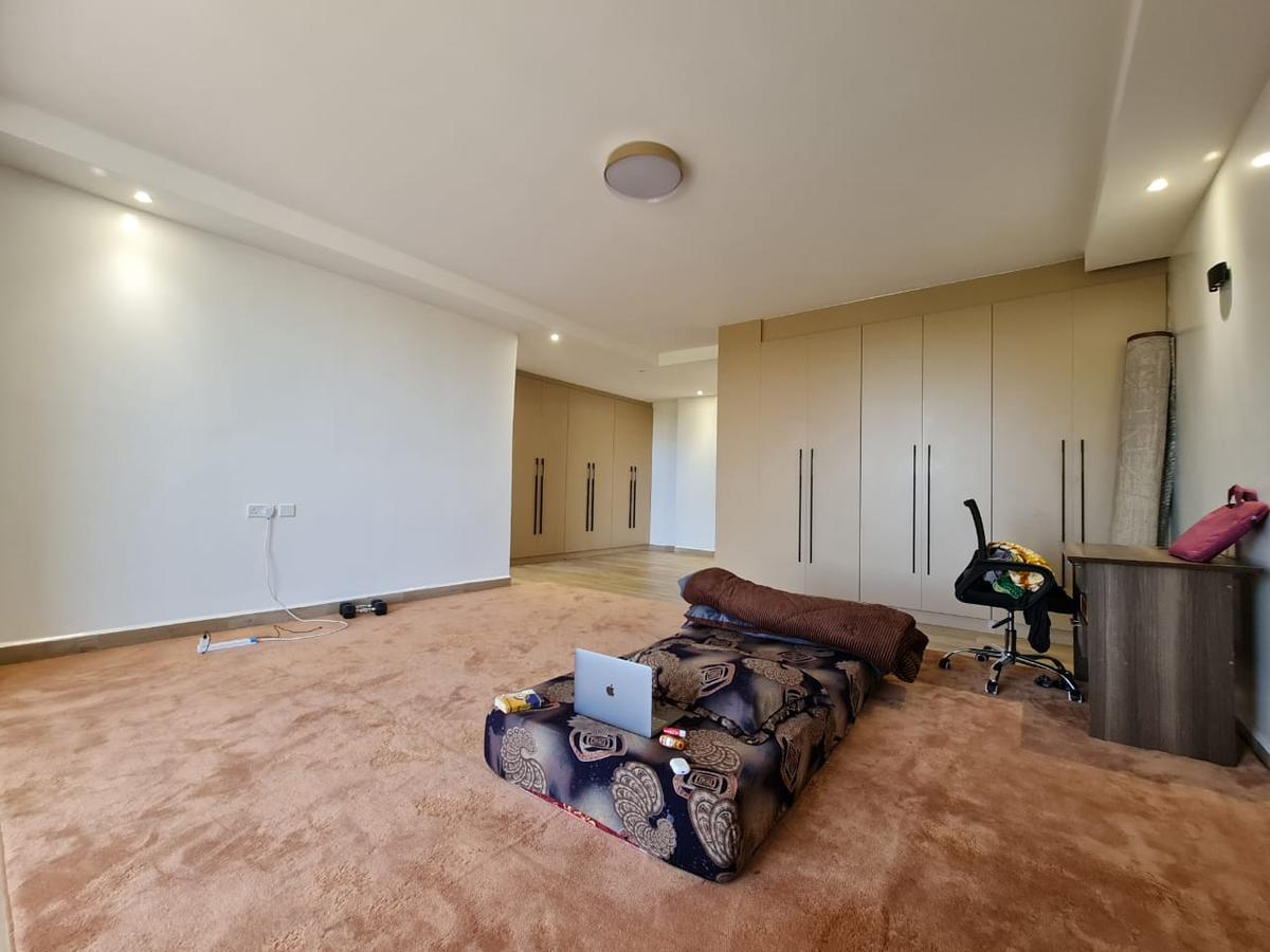 3 Bed Apartment with En Suite at 5Th Parklands - 12