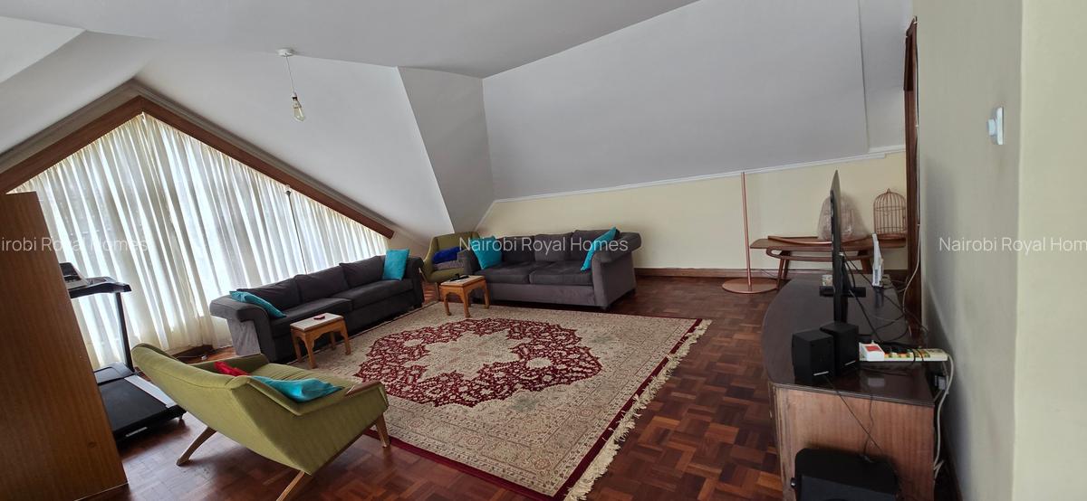 5 Bed Townhouse with En Suite at Lavington Green - 11