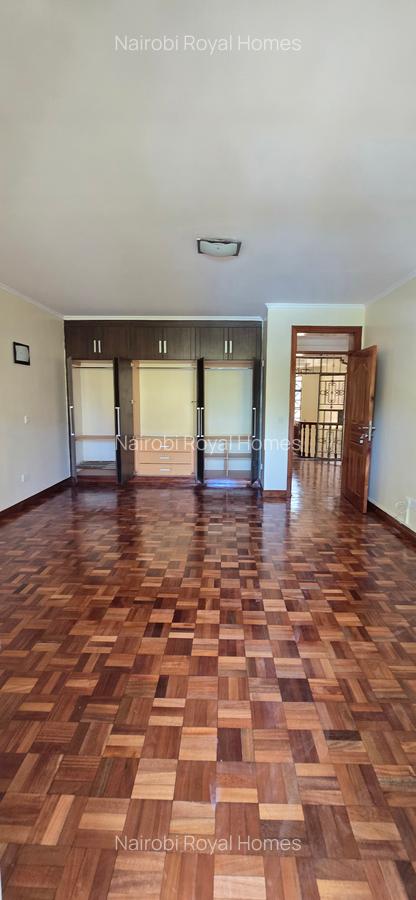 5 Bed Townhouse with En Suite at Lavington Green - 8