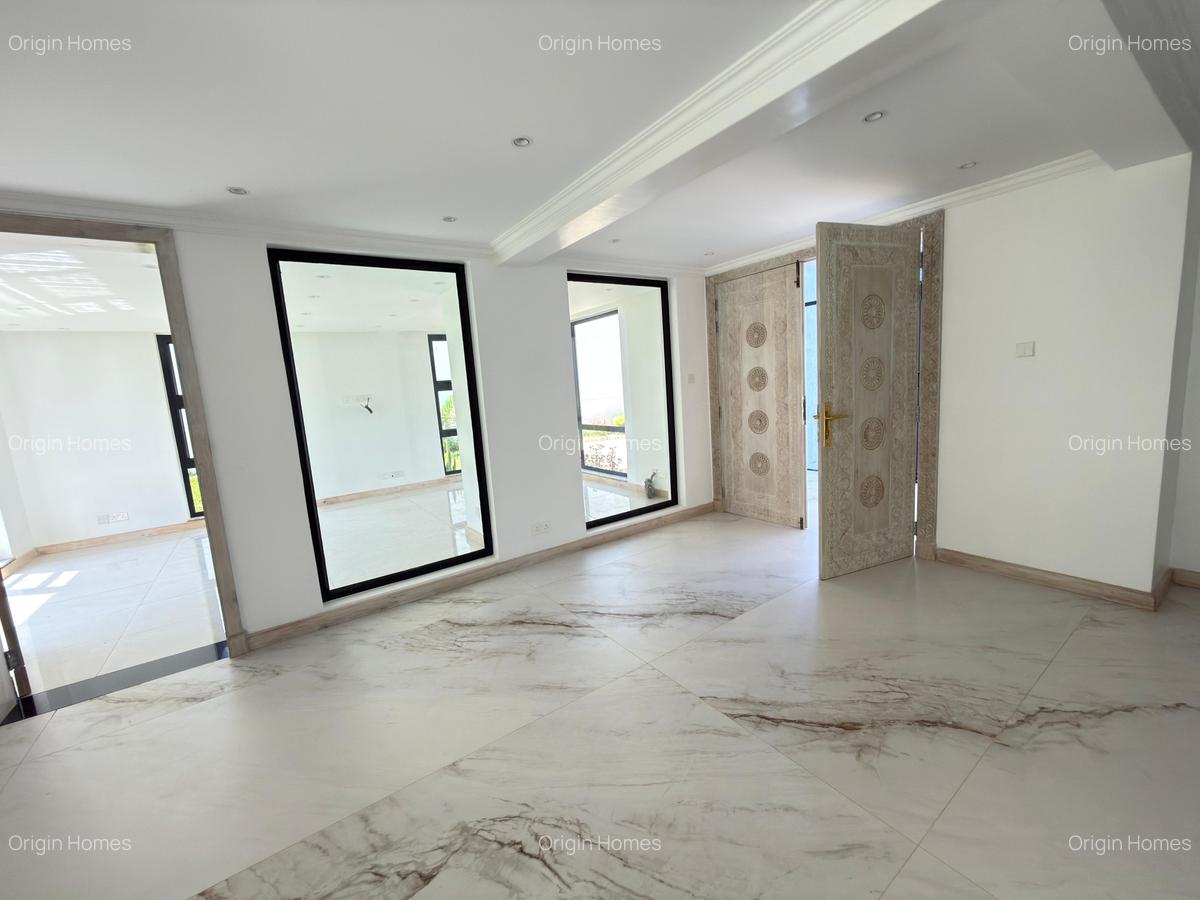 6 Bed House with En Suite in Runda - 9