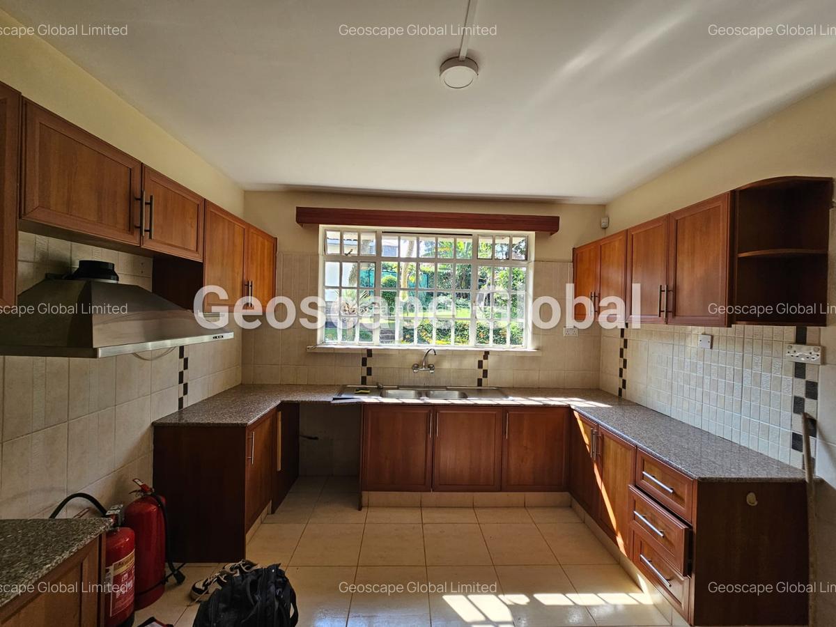 4 Bed House with En Suite in Nyari - 6