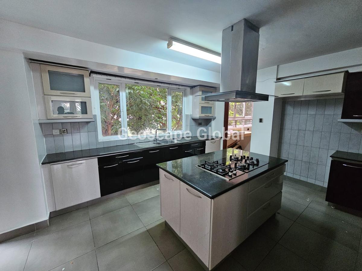 3 Bed Apartment with En Suite in Riverside - 4